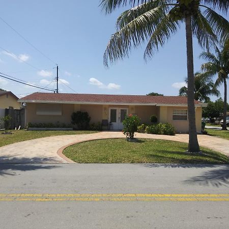Bon Soleil Stadium Guesthome Miramar Luaran gambar