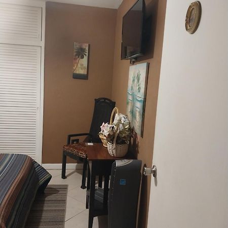 Bon Soleil Stadium Guesthome Miramar Luaran gambar