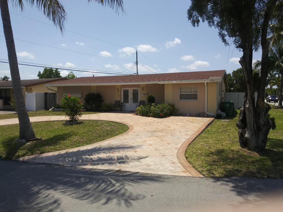 Bon Soleil Stadium Guesthome Miramar Luaran gambar