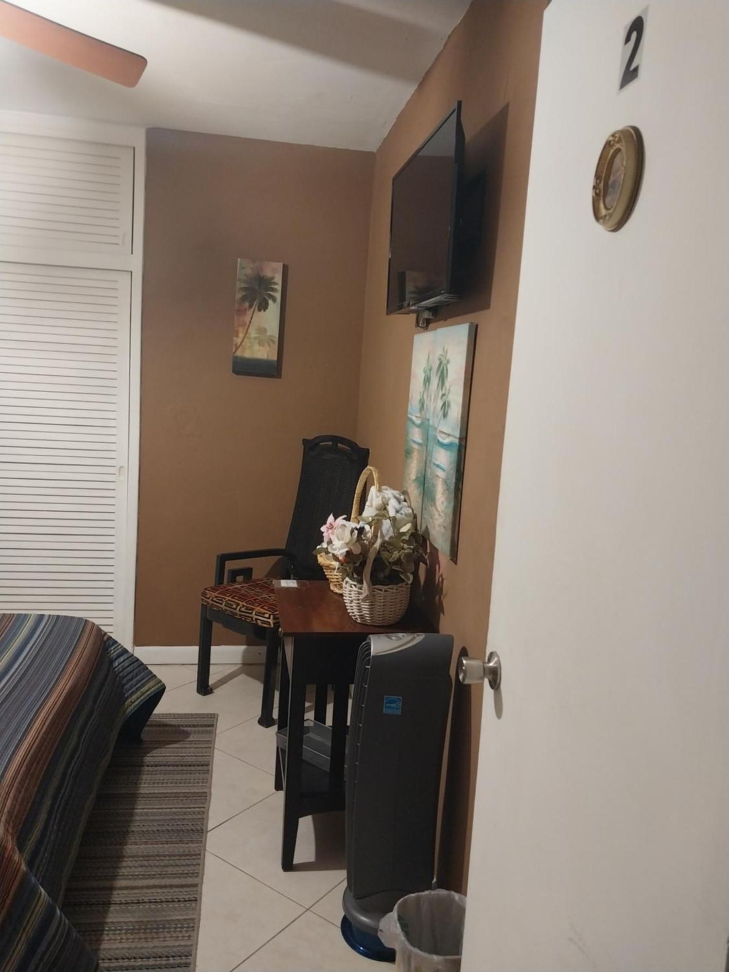 Bon Soleil Stadium Guesthome Miramar Luaran gambar