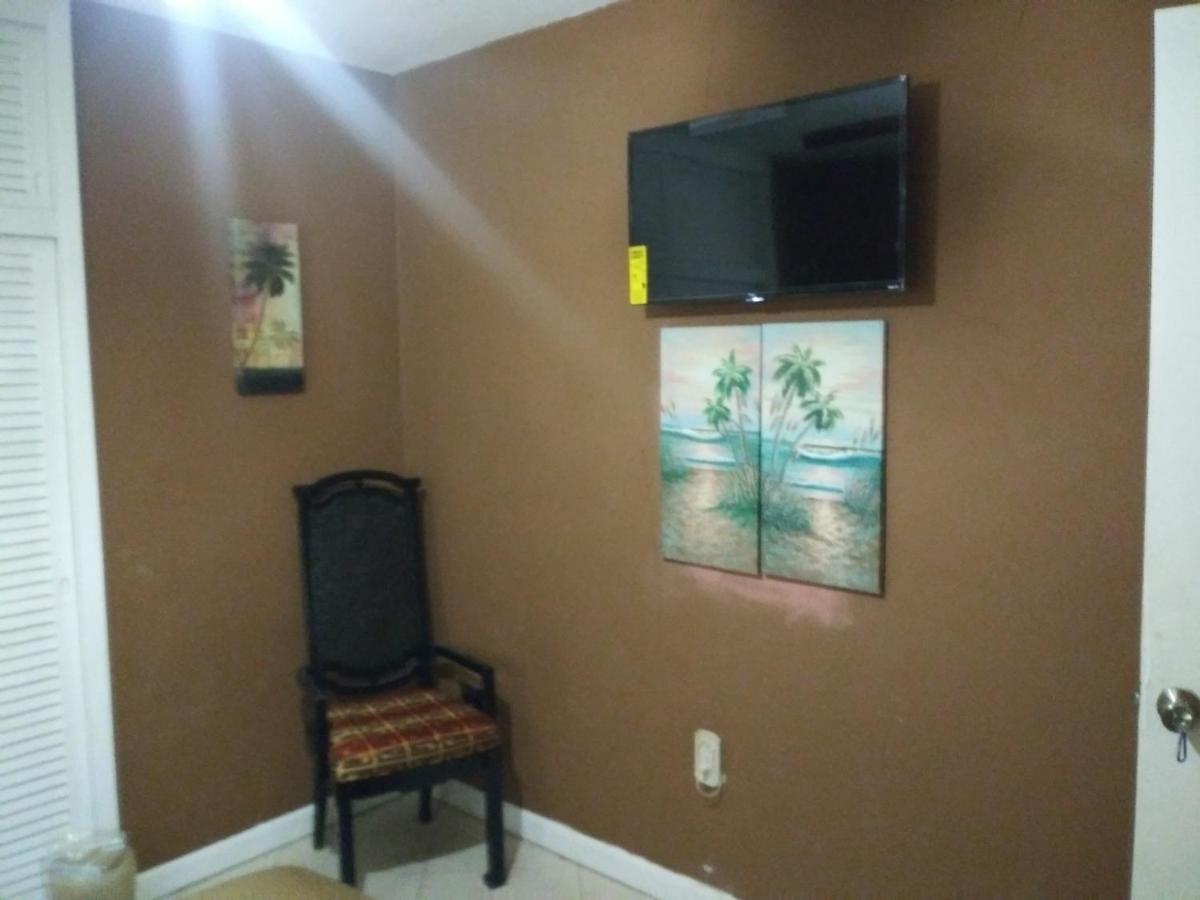 Bon Soleil Stadium Guesthome Miramar Luaran gambar