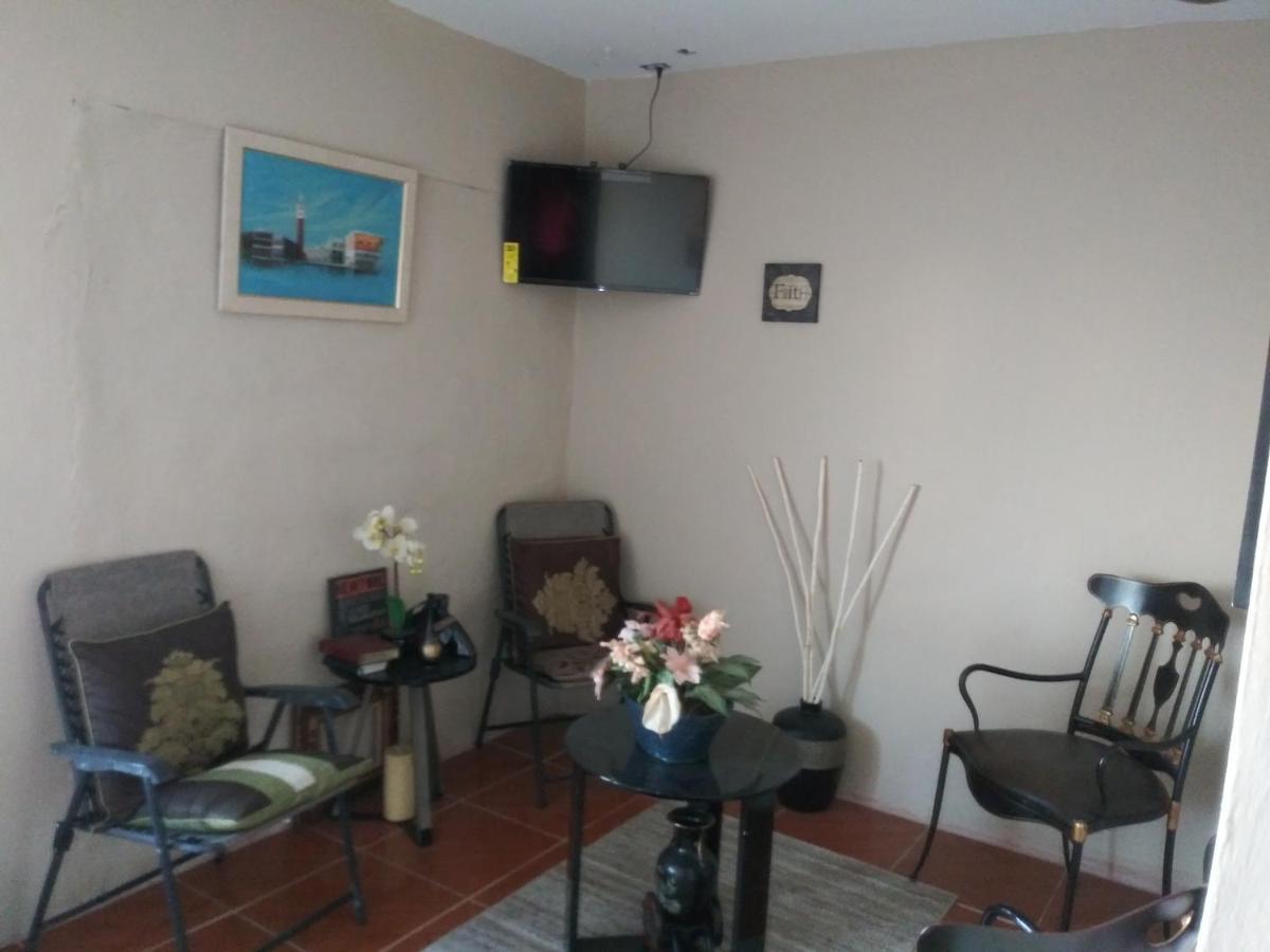 Bon Soleil Stadium Guesthome Miramar Luaran gambar