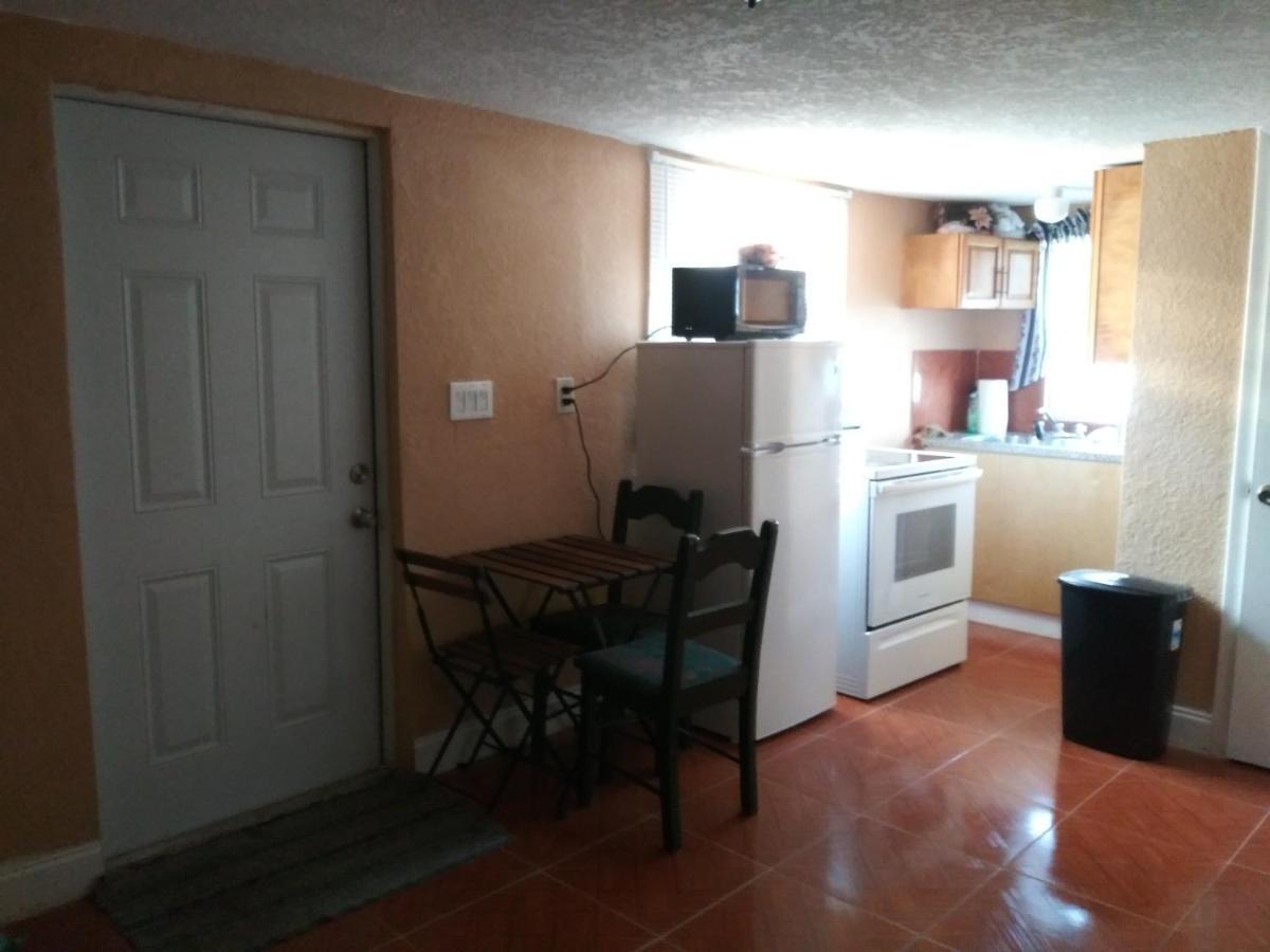 Bon Soleil Stadium Guesthome Miramar Luaran gambar
